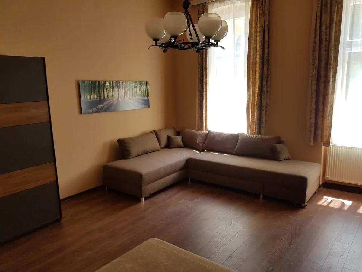 Stylish Historic Flat For 4 In Heart Of Oldbuda Budapesta Exterior foto