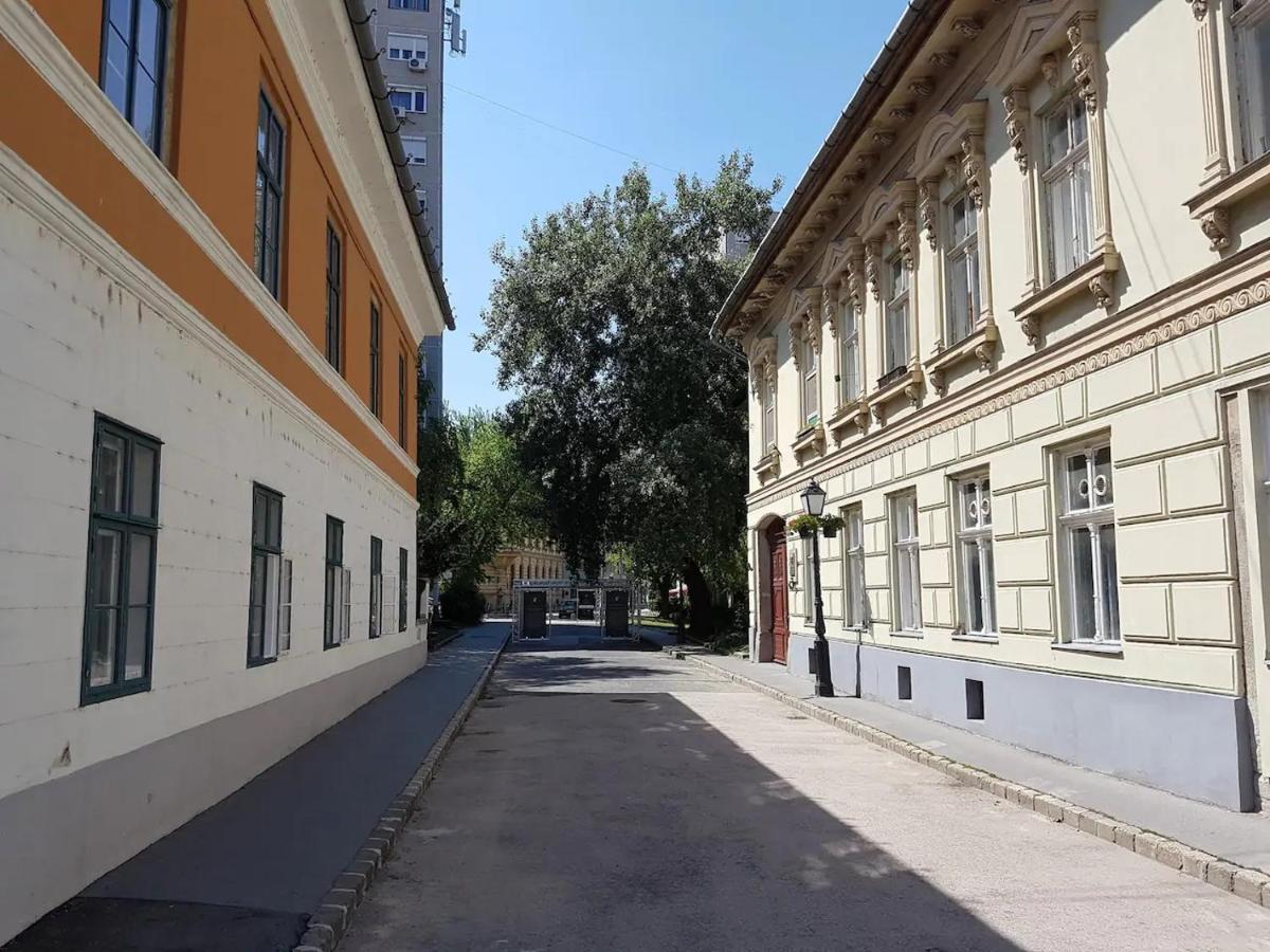 Stylish Historic Flat For 4 In Heart Of Oldbuda Budapesta Exterior foto