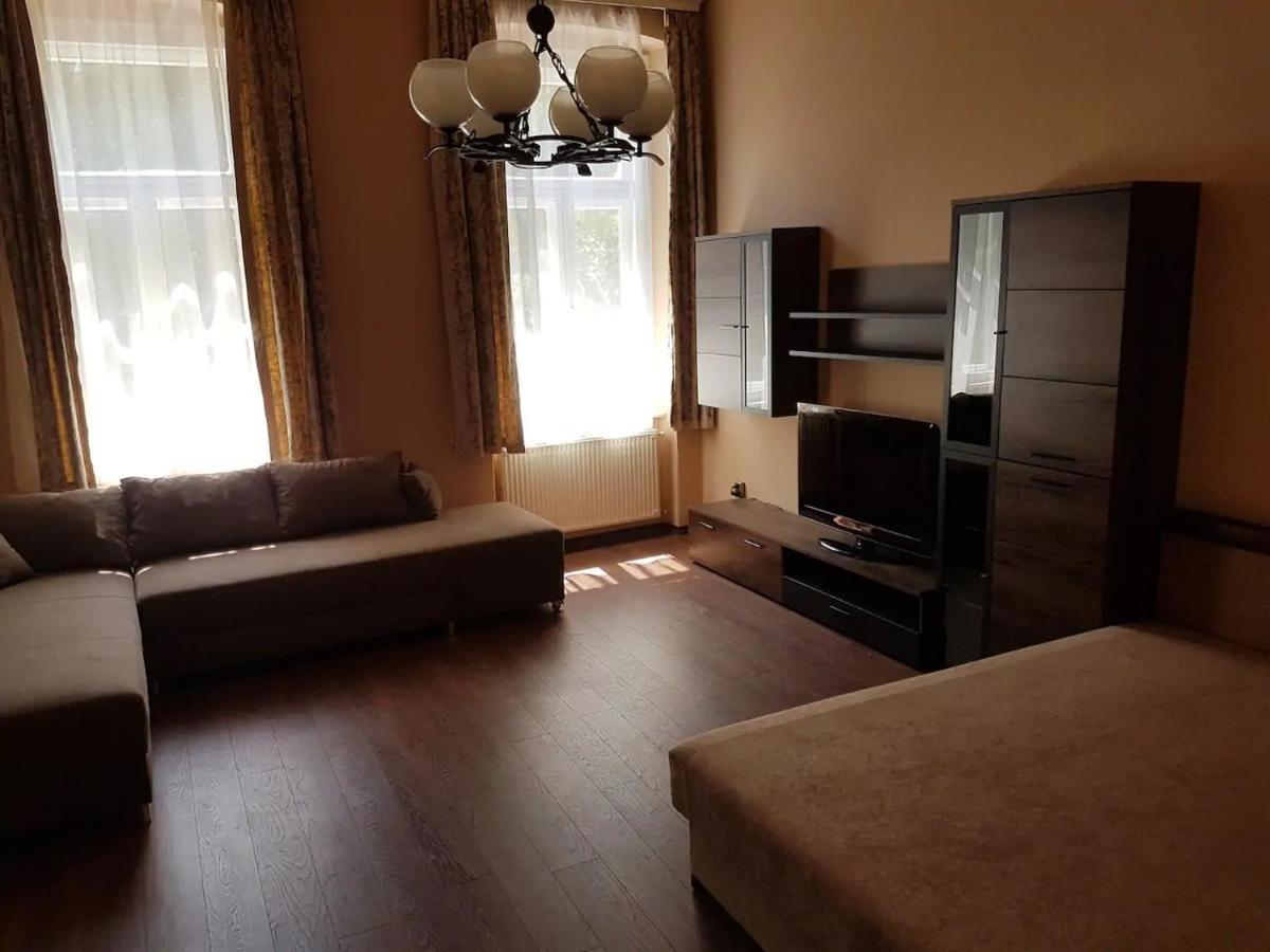 Stylish Historic Flat For 4 In Heart Of Oldbuda Budapesta Exterior foto