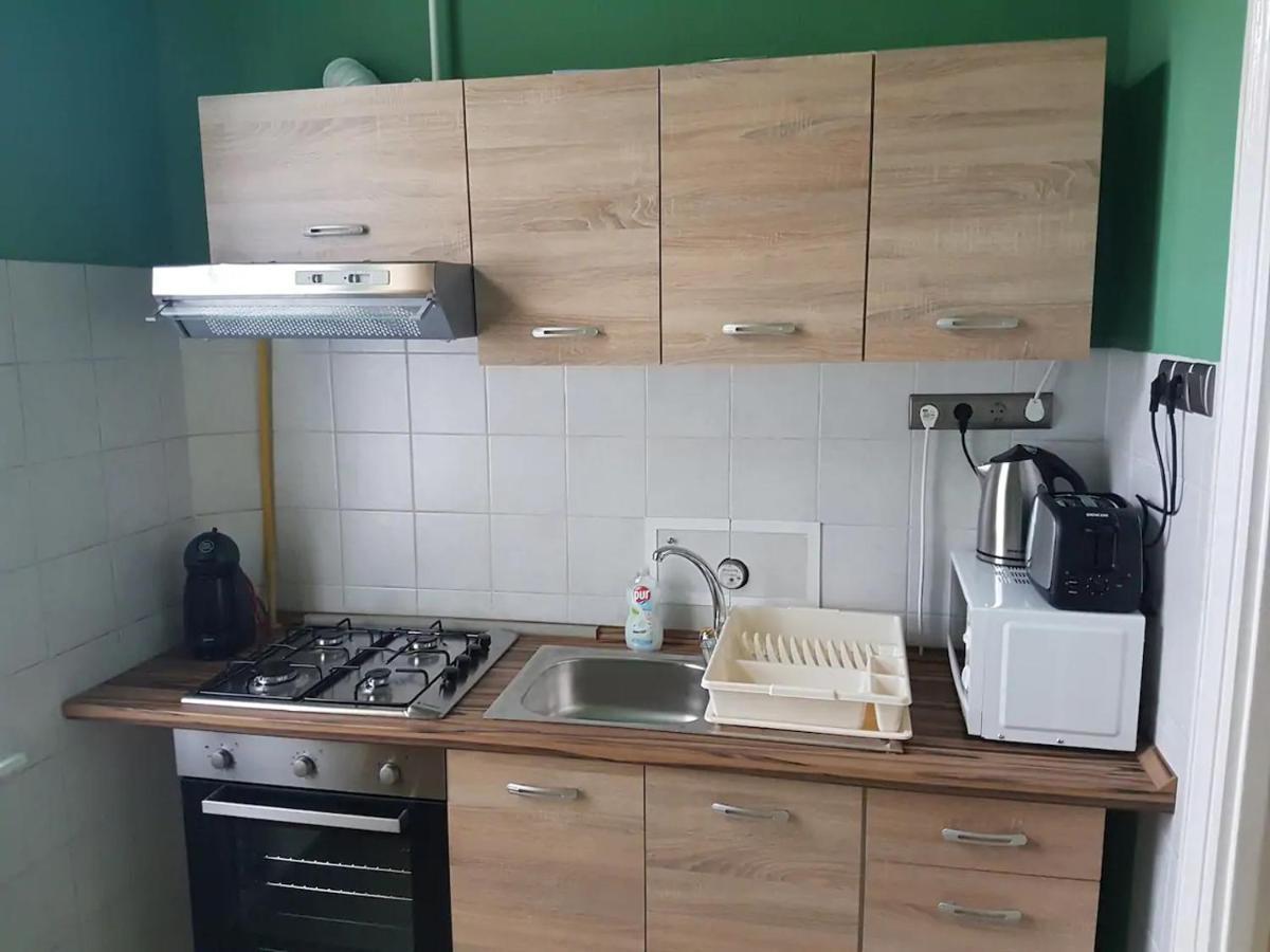 Stylish Historic Flat For 4 In Heart Of Oldbuda Budapesta Exterior foto
