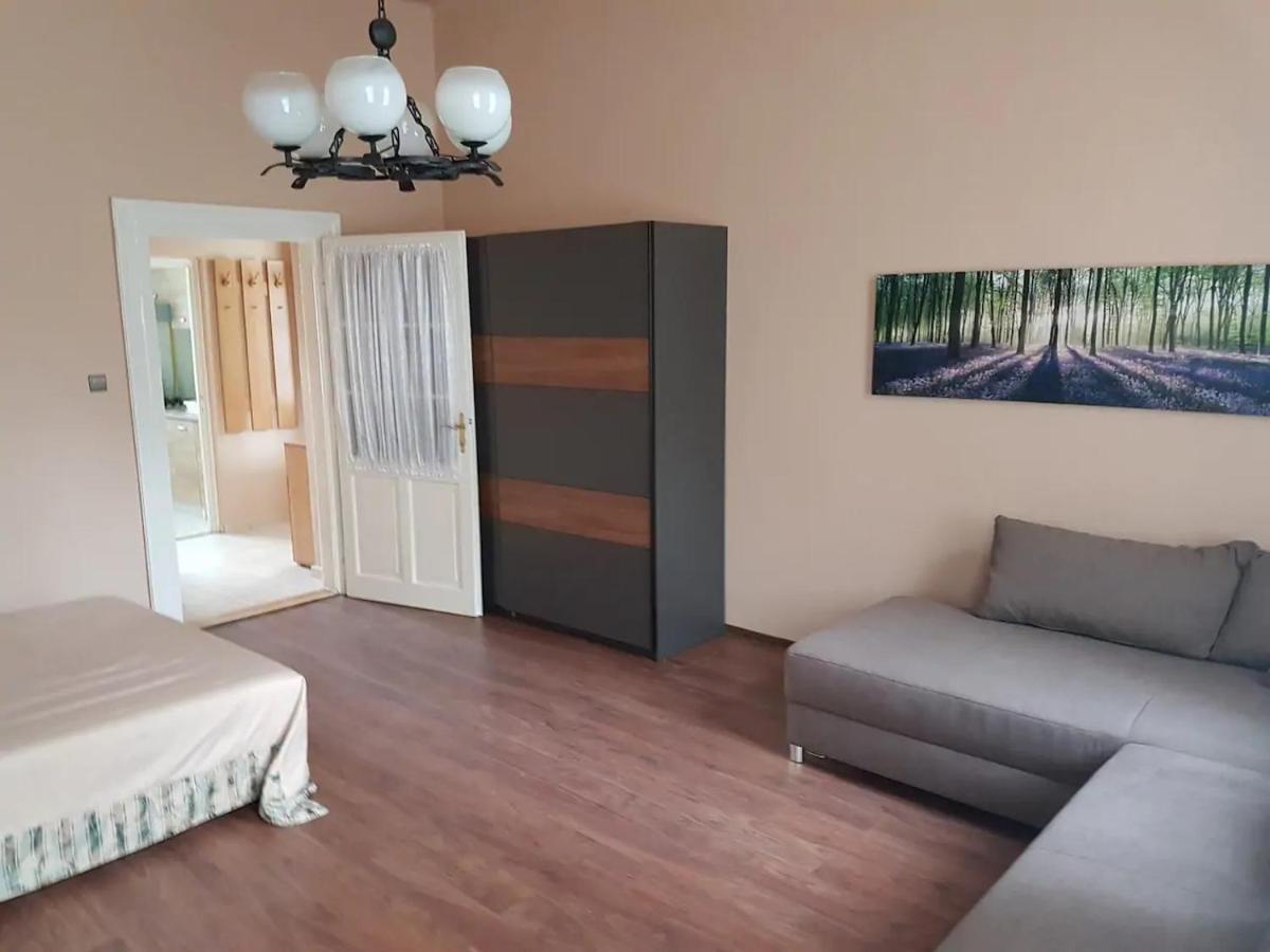 Stylish Historic Flat For 4 In Heart Of Oldbuda Budapesta Exterior foto